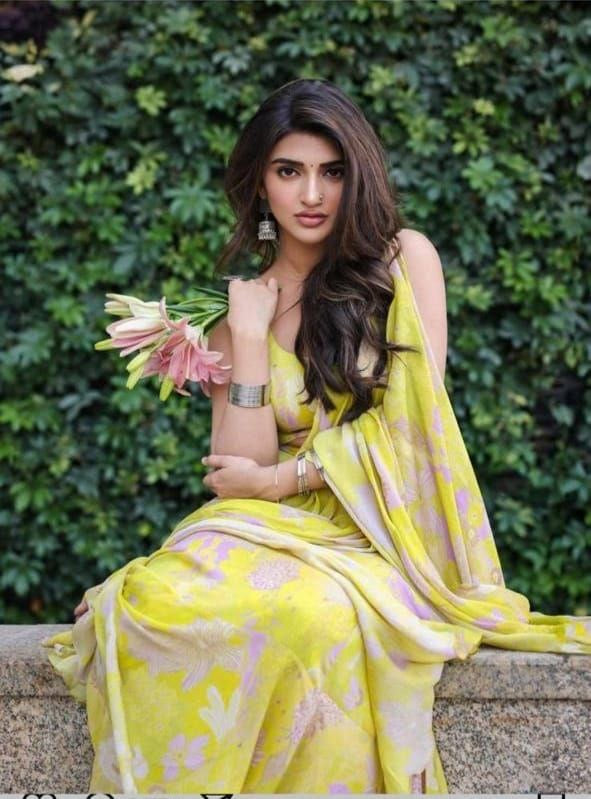 Elegant Yellow & Lavender Floral Digital Print Linen Saree – MG519